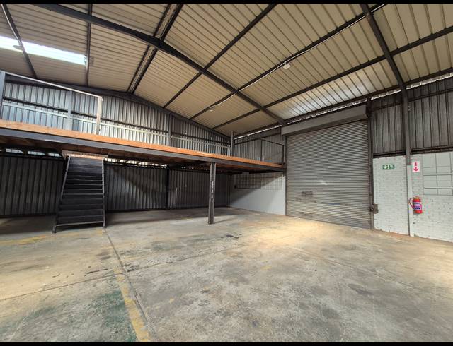 5,500M² WAREHOUSE FOR SALE IN WADEVILLE